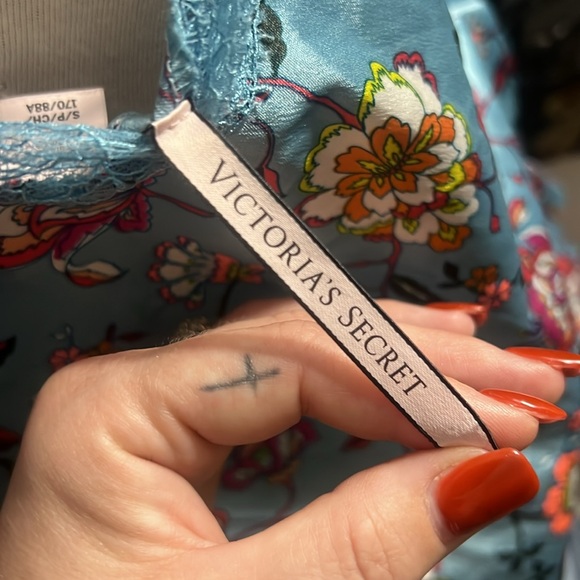 Victoria’s Secret camisole - Picture 6 of 6